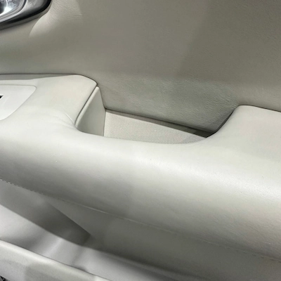 RETOUCHE RÉNOVATION CUIR AUTOMOBILE 9 Retouche cuir auto à Mamers avec teinte sur mesure. Wash Auto 72 rénove, recolore et répare le cuir de votre véhicule avec un résultat professionnel et durable.