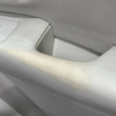 RETOUCHE RÉNOVATION CUIR AUTOMOBILE 8 Retouche cuir auto à Mamers avec teinte sur mesure. Wash Auto 72 rénove, recolore et répare le cuir de votre véhicule avec un résultat professionnel et durable.